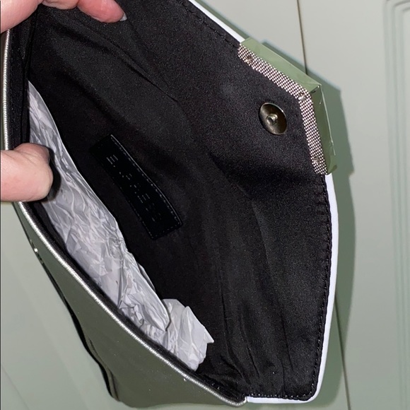 NWT Express envelope wristlet - Picture 6 of 8